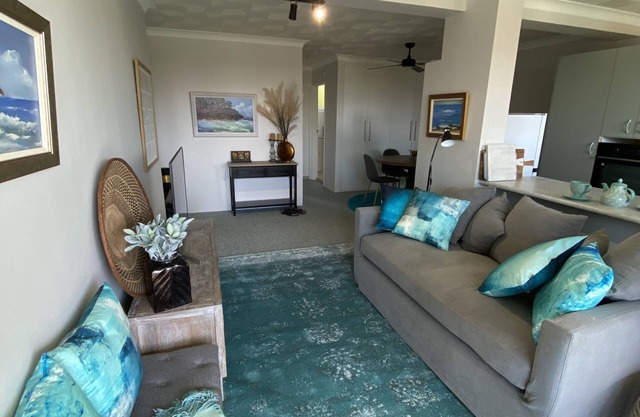 Bribie Island | Pool & 100 metres to Bongaree Beach and Shops