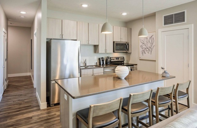 Bridge 1BD 2 - One Bedroom Apartment, Sleeps 2