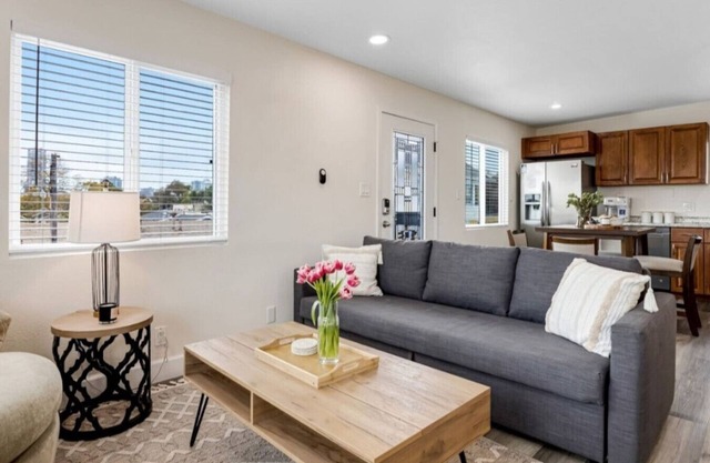 Bridge|Heated Pool/Spa |Downtown|Freeways|Airport