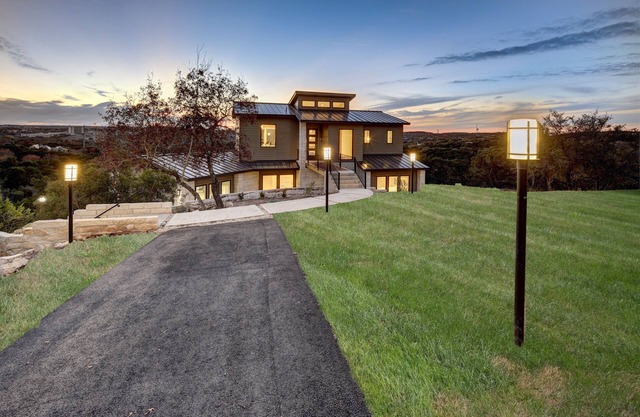 Bridge to Happiness: Cross the entry bridge into a gorgeous 4 bedrooms residence