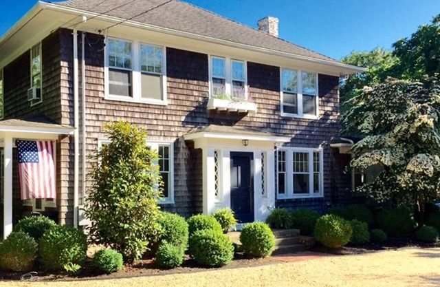 Bridgehampton Village Historical with Beautiful Yard/Heated Pool, Walk to Town!