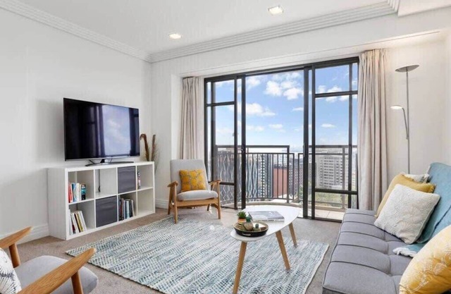 Bright 1 Bedroom Beauty with Balcony Zodiak Stays