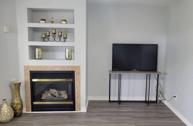 Bright 1-bedroom Walk-Out basement apartment