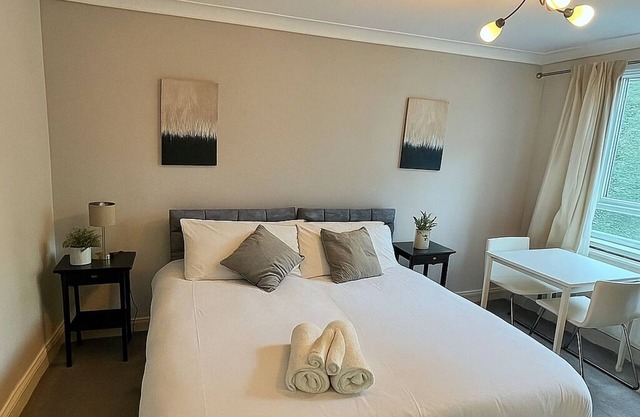 Bright 2-Bed Apartment| 1 min to East Croydon| Fast Links to London & Gatwick