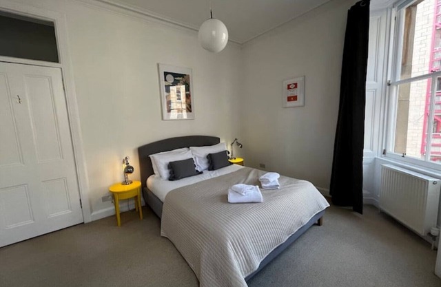 Bright 2 bedroom 1st floor flat near The Meadows