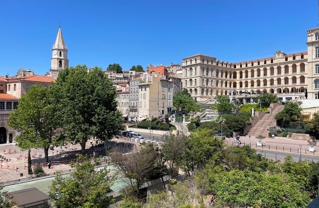 Bright 2 bedroom flat with beautiful view - Hotel de Ville area