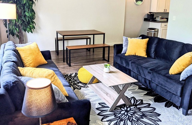 Bright 3 BR on Cul-de-sac Conveniently located to Airport, Stryker, WMU, DT KZOO