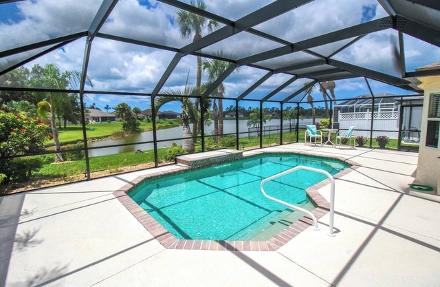 Bright & Airy Canal-Front Retreat With Pool - Royal Oasis