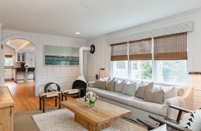 Bright and airy East Hampton cottage, walk to town, bike to beach!