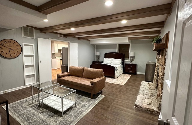 Bright and Charming Basement Apartment near Downtown Roswell