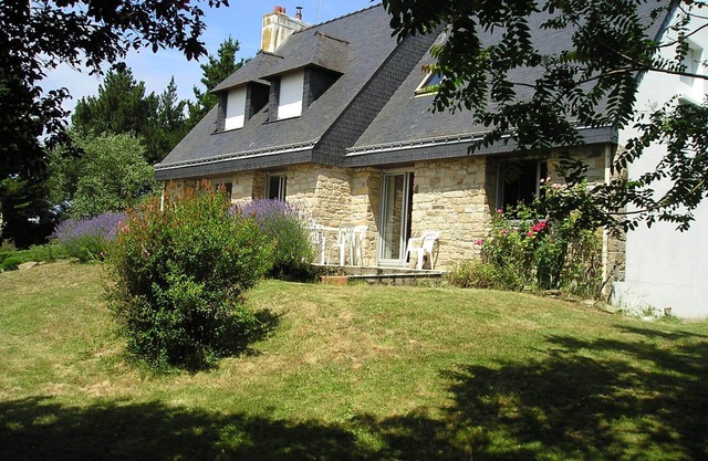 Bright and comfortable house in a quiet area in a wooded park near the beaches.