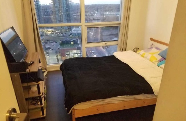 Bright and cozy place close to all amenities, centrally located, lake facing.