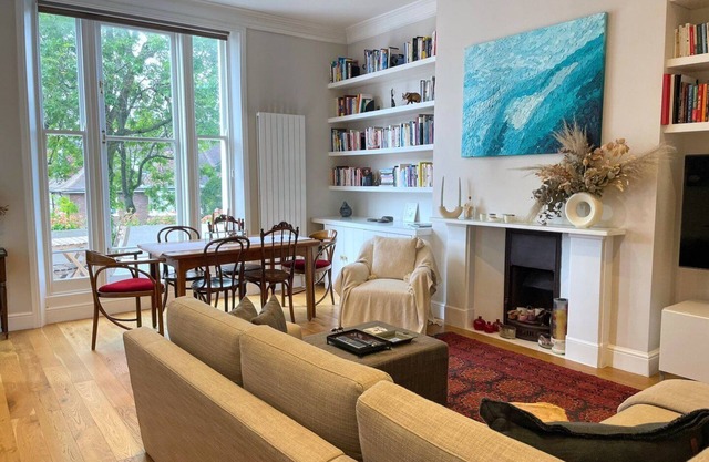 Bright and Luxury 2 Bed, 2 Bath Flat with Terrace