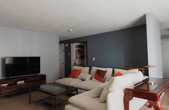 Bright and Peaceful Apt in Midvale - 10 min. to the Wasatch Front
