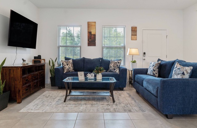 Bright and Quiet New Fully Furnished 3-bedroom home in Ocala with AC, WiFi