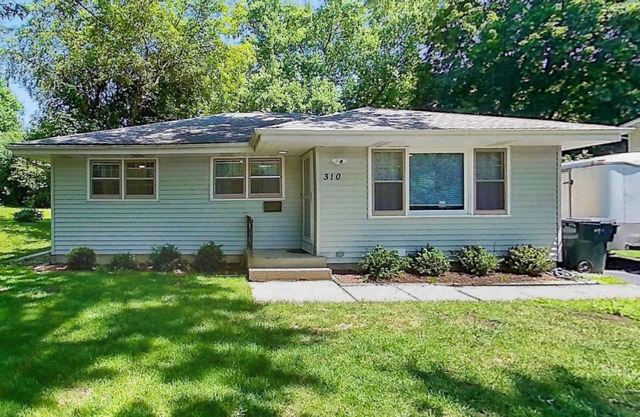Bright and Spacious 5-bedhouse in charming Libertyville Near Downtown