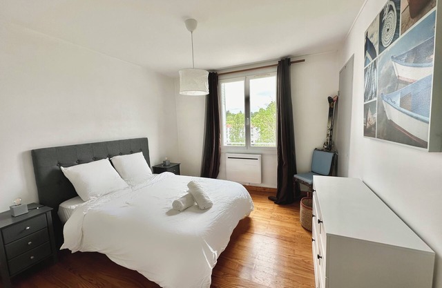 Bright apartment near Bayonne station (5-minute walk)