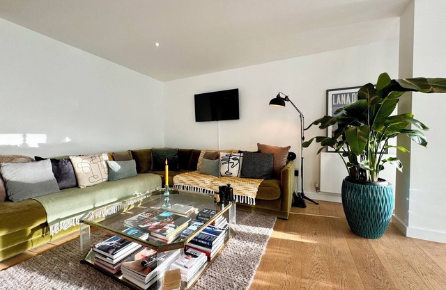 Bright, architect designed oasis in the heart of London Fields in Hackney