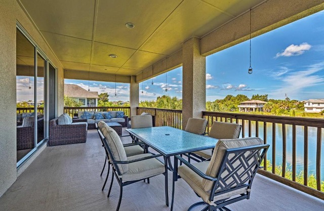 Bright Bayfront Home Less Than 2 Mi to Hernando Beach!