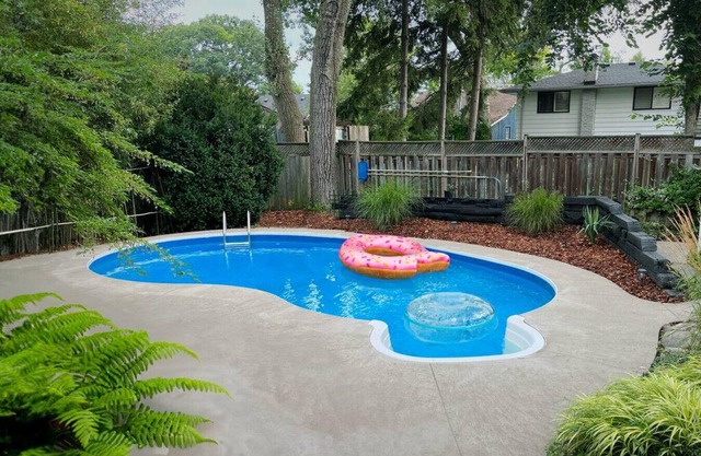 Bright & Beautiful Villa with Pool