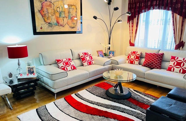 Bright & Beautiful 3BR Getaway