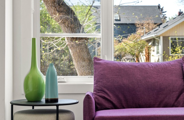 Bright & Bold 4BDRM Modern Retreat