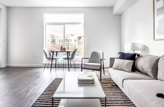 Bright Campbell 1BR w/ Parking, Gym, near Freeways, Dining, by Blueground