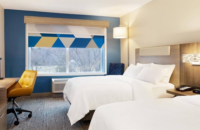 Bright & Comfortable Room w/Ample Workspace for Business Travelers