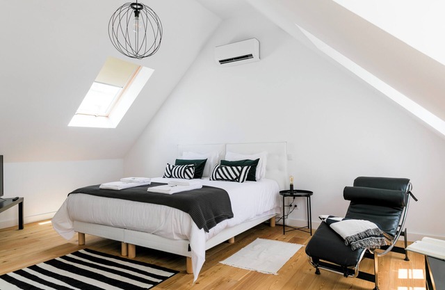 Bright, comfortable duplex apartment in a quiet and typical Lisbon neighborhood