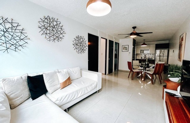 Bright, Comfy Apt @ Miramar