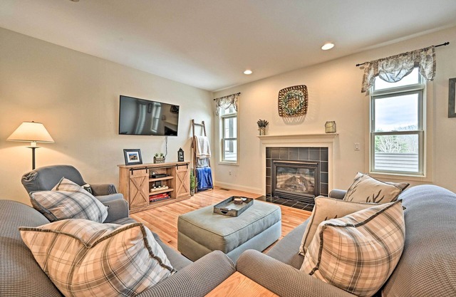 Bright Condo w/Community Perks: Near Ski Quechee!