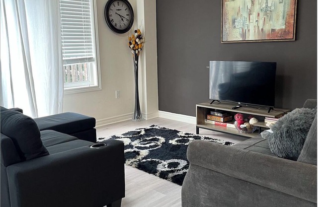 Bright & Cozy Home: Perfect for Families & Groups