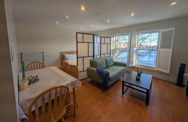 Bright & Cozy Studio w/Private Entrance & Parking