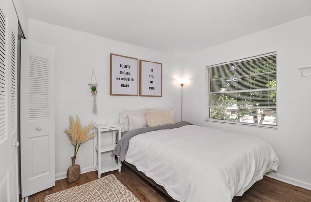 Bright & Cozy Townhouse 2,600 monthly