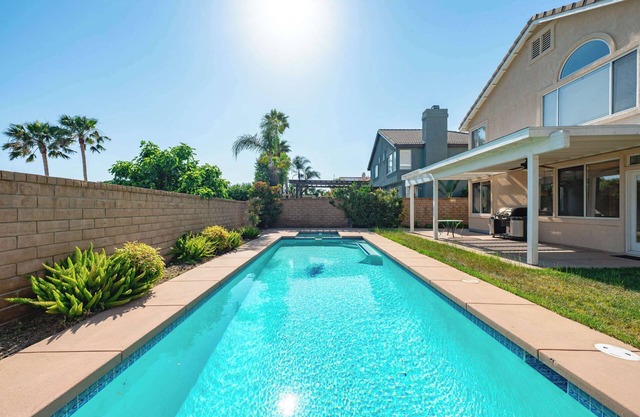 Bright Designer Home w Pool, Near Everything