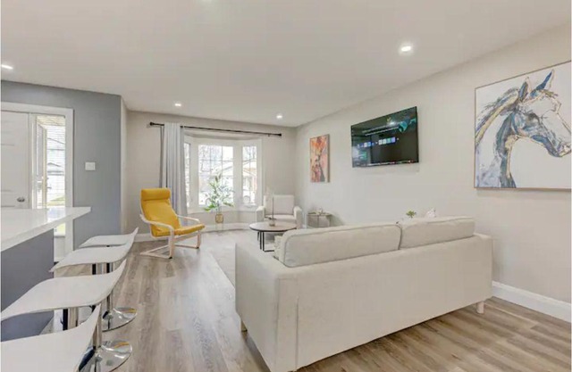 Bright, desired 3BR & Work stations, 2 Ba, & parking, close to UWO & hospitals