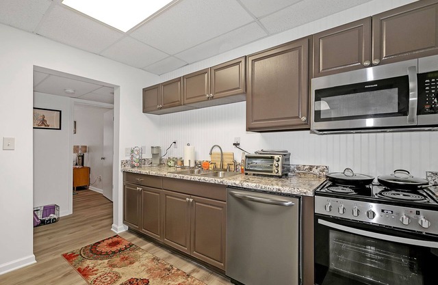 Bright & Efficient Apartment for Extended Stays!