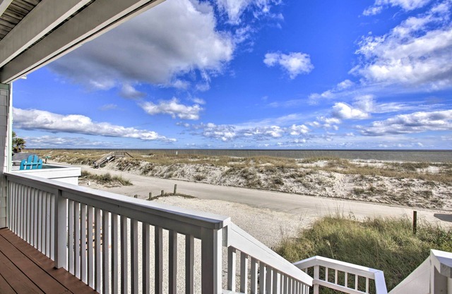 Bright Fernandina Beach Townhome: Walk to Ocean!