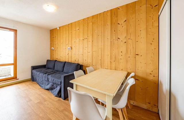 Bright apartment in St-François-Longchamp, 2 bedrooms, ski-in/ski-out, 6 people.