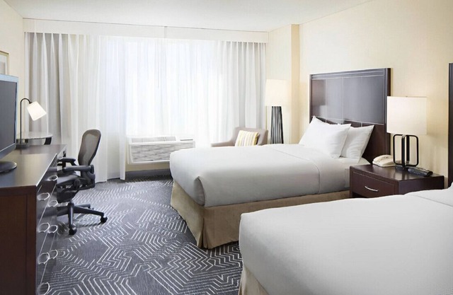 Bright & Fully Furnished Room for Travelers