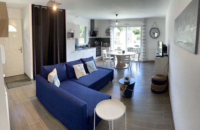 Bright house 150 meters from the beach