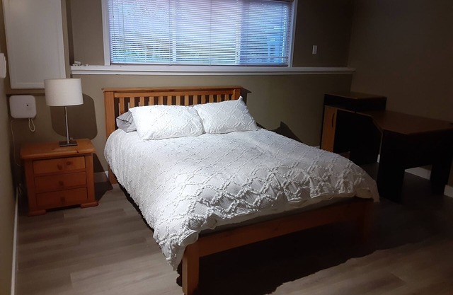 Bright, Large, One Bedroom Suite in Gordon Head