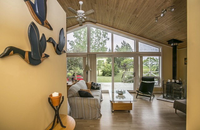 Bright Modern All Season Open Concept Cottage - 5 minutes from Bayfield