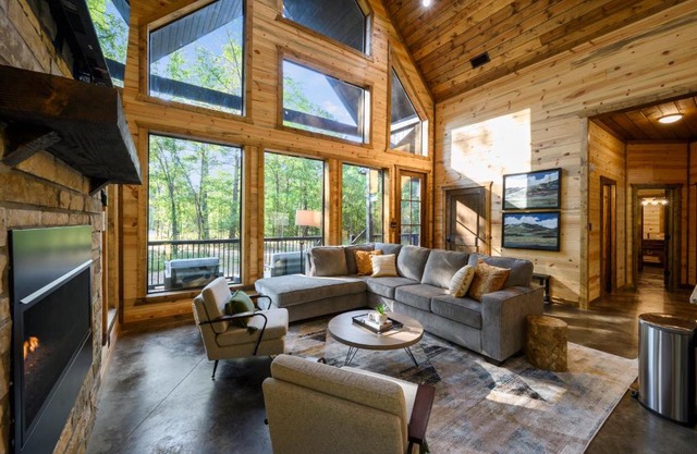Bright Modern Luxury - Broken Bow Dream Retreat