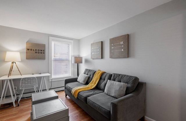 Bright Modern Open Layout 2nd Flr Short to MidTerm