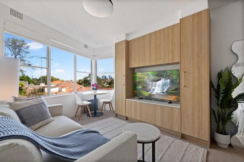 Bright Mosman Apartment with Onsite Parking