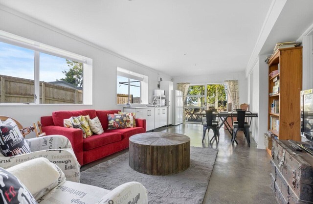 Bright 3-Bedroom Unit with Parking and Kitchenette