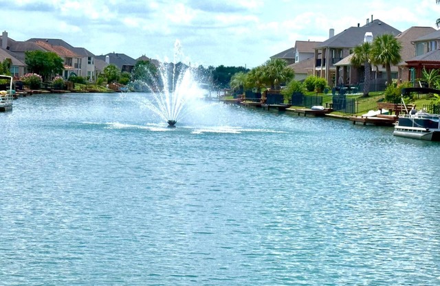 Bright & Peaceful 6BR Waterfront Family Retreat in Cypress