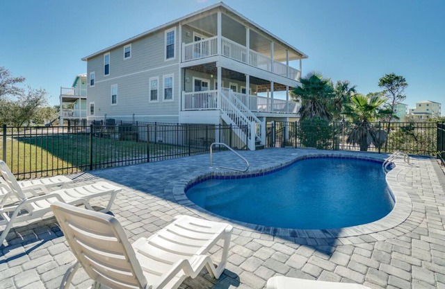 Bright Pet-friendly Abode with Private pool on North Cape