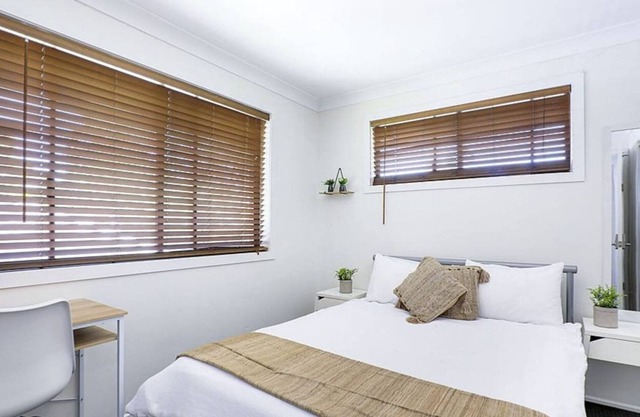 Bright Private Room in Pleasant Ashmore